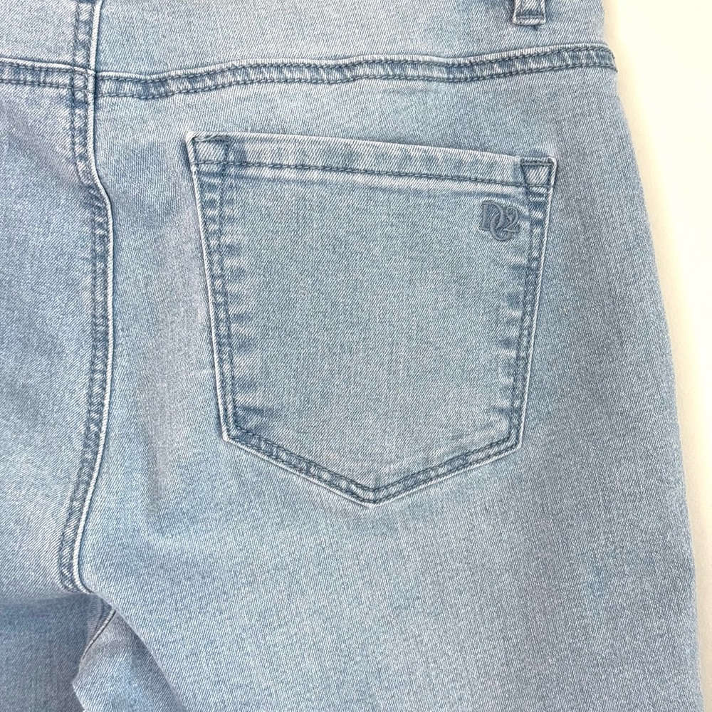 Diane Gilman Cropped Embroidered Jeans Women’s Size 10 Stretch Light Wash DG2 - Picture 8 of 17